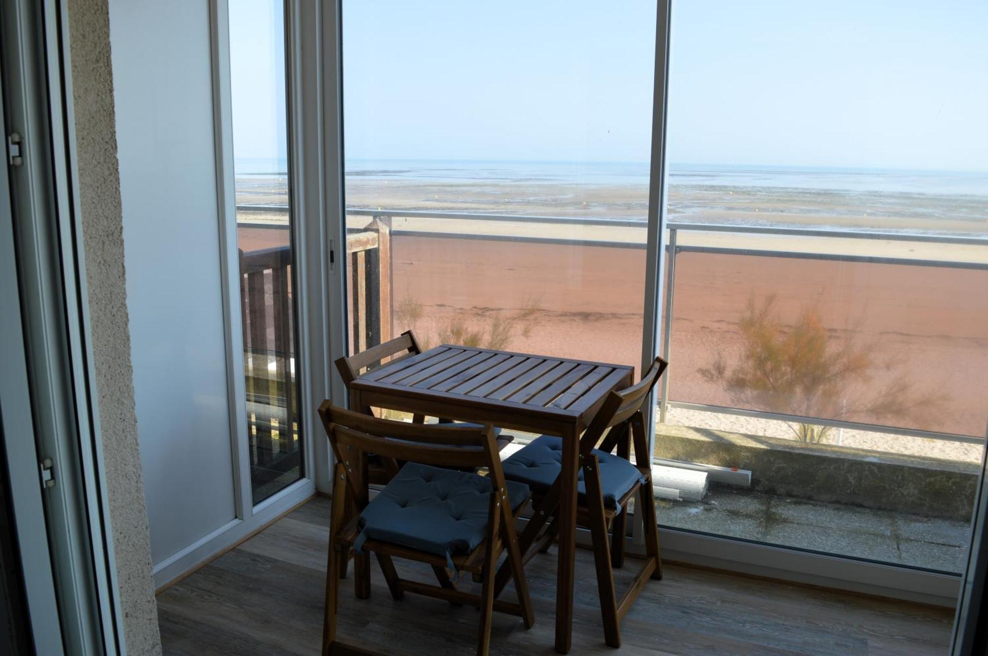 Mettons Les Voiles - Appt Vue Mer Avec Loggia Bernières-sur-Mer Eksteriør billede